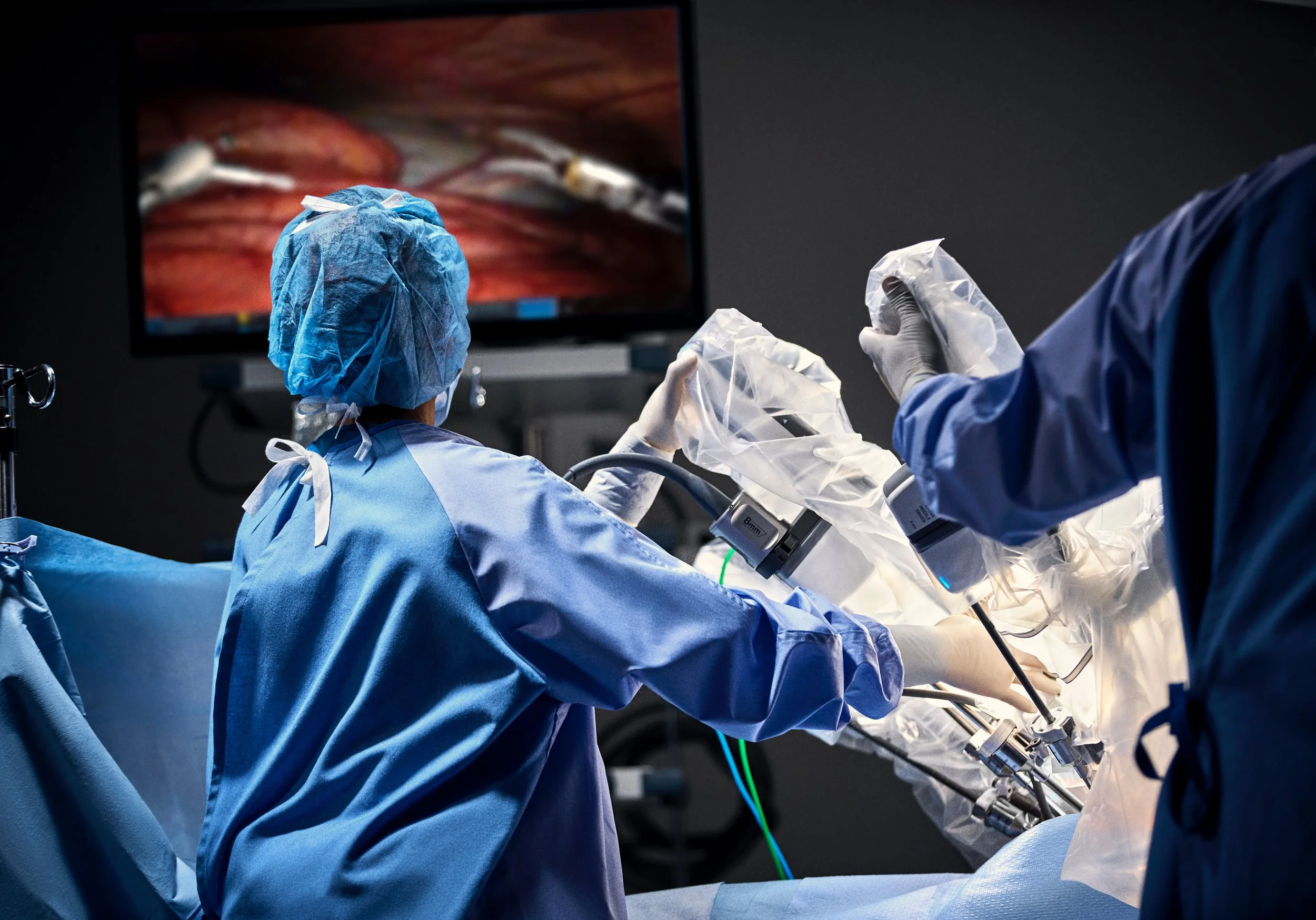 Operating room staff with the da Vinci surgical system